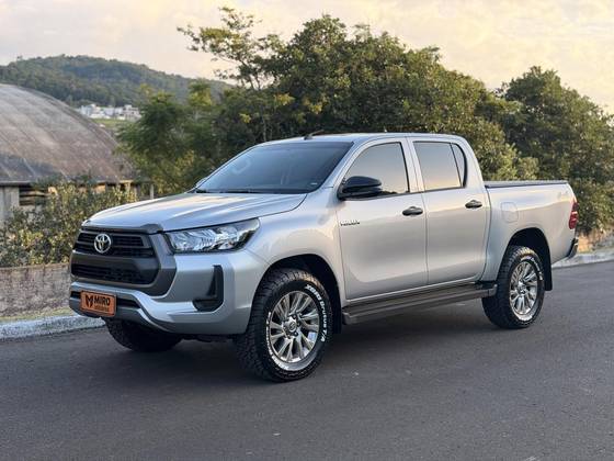 TOYOTA HILUX 2.8 D-4D TURBO DIESEL CD POWER PACK 4X4 AUTOMÁTICO